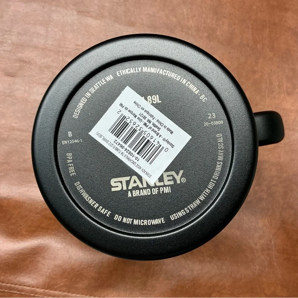 Stanley The Flowstate Matte Black Quencher H2.0 Tumbler 64 OZ. - Picture 6 of 13